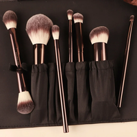 Ensemble de 7 Pinceaux de Maquillage Végane Hourglass Professionnel, Brosses de Luxe de Haute Qualité pour Femmes, Outil de Voyage avec Trousse et Boîte Cadeau