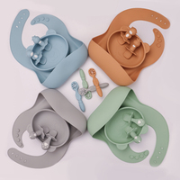 Vente en gros ensemble de vaisselle en silicone sans BPA personnalisé cuillère d'entraînement bol à bavoirs étanche pour bébés enfants sublimation imprimée