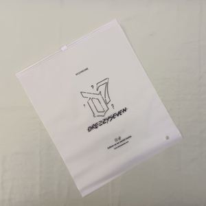 Bolsa de Polietileno con Cierre de Seguridad y Logotipo Impreso, con Diseño Esmerilado Personalizado para Empacar Ropa, Calcetines y Pieles (Pedido Mínimo de 100 Unidades) - Product Image 5