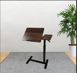 Moderner Runder Gerillter Glas-Couchtisch mit Goldenem Metallrahmen für Wohnzimmermöbel und Heimeinrichtung - Product Image 4