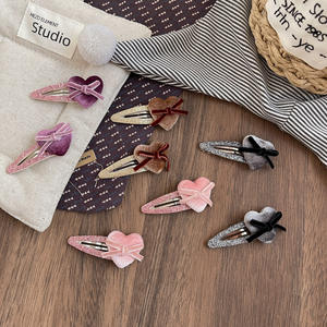 Noeud en velours doux de style coréen en forme de cœur, pince à cheveux <span class=keywords><strong>fine</strong></span> et scintillante pour enfants, pince à cheveux mignonne pour petite fille à la plage - Product Image 3