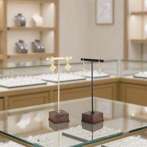 Soporte de exhibición y almacenamiento de joyas de madera de nogal negro para transmisiones en vivo, para collares, cadenas de suéter, pulseras y pendientes - Product Image 4