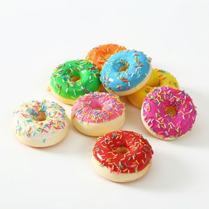 Jouets à presser anti-stress en PU, à rebond lent, en forme de pain et de beignet de 7 cm, avec aimant pour réfrigérateur, à façonner - Product Image 1