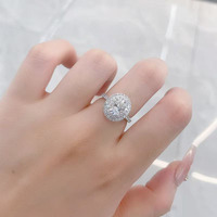 Anello di Lusso Elegante con Grande Diamante Sintetico a Quattro Punte in Platino PT950, Gioiello Raffinato per Fidanzamento e Matrimonio