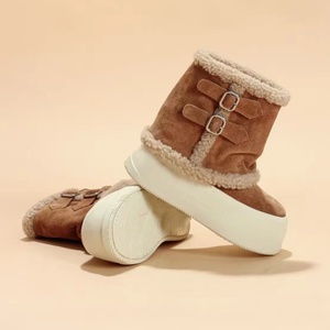Botas de Invierno Cálidas con Plataforma Gruesa para Mujer, Parte Superior de Gamuza, Ribete de Piel Sintética, Doble Hebilla Metálica, Botas de Nieve GG a Media Pantorrilla - Product Image 3