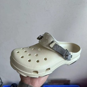 Sandales de plage décontractées Caroeban pour hommes, chaussures d'été solides à bout fermé en EVA avec fermeture auto-agrippante antidérapante - Product Image 6