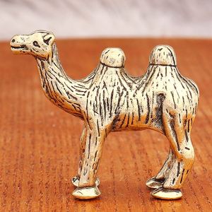 Figura de Camello de Latón Vintage Hecha a Mano - Decoración Única de Metal con Forma de Animal para el Hogar y Eventos - Product Image 1