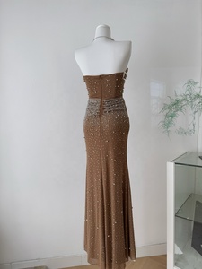 Nuovo Abito Lungo da Sera da <span class=keywords><strong>Donna</strong></span> 2026 Senza Spalline con Perline, Strass e Rete a Coda di Pesce, Modello Sottile che Valorizza i Fianchi - Product Image 2