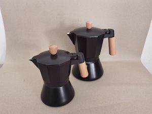 Caffettiera Moka Italiana di Alta Qualità Compatibile con Piano Cottura e Induzione, Manico in Legno, Alluminio Nero, 300ml - Product Image 4