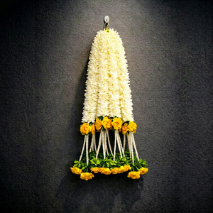 Guirlande de fleurs de jasmin blanches faites à la main de luxe avec accents de roses jaunes, pompons de perles et décorations de feuilles vertes pour mariage - Product Image 1