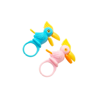 En gros, mini jouet anneau à doigt pour enfants, jouet anneau en plastique en forme d'oiseau hibou-coureur, jouet capsule de distribution pour enfants, petit jouet en plastique
