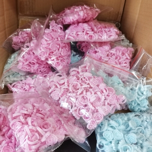 Großhandel 100 Stück Einweg-Wimpernkleberhalter in Blumenform, Rosa, Blau, Beige, Schwarz, Plastik-Wimpernkleberringe - Product Image 1