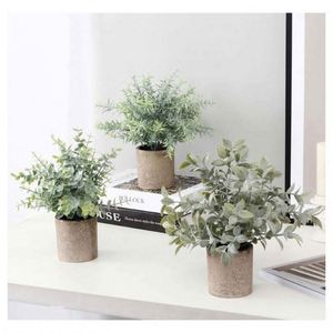 Yiwu Manufacturer Craft Potted Artificial Evergreen Plant 25x25cm <b>Plastic</b> <b>Table</b> Top Decorations for Home Hotel Back School - Product Image 1