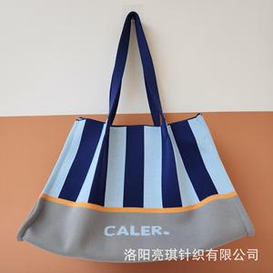 Nouveau modèle de <span class=keywords><strong>sac</strong></span> pour téléphone portable, <span class=keywords><strong>sac</strong></span> à main décontracté pour femmes, <span class=keywords><strong>sac</strong></span> plissé en polyester à motif géométrique, portable et multifonctionnel, fermeture ouverte - Product Image 2
