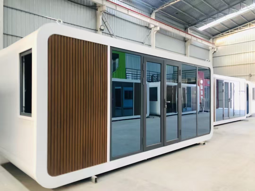 Space Capsule Luxury Prefab Container House Light Mobile Glamping Resort Hotel Portable Mobile Space Capsule Luxury House 3