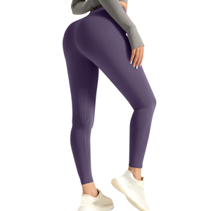 Leggings sculptants personnalisables avec logo, surface lisse, sans coutures, séchage rapide, tissu écologique de qualité supérieure, Branding Studio Wellness - Product Image 1