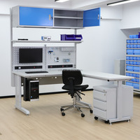 Mesa de Trabajo Esquinera DETALL ESD para Ensamblaje de Semiconductores con Ajuste de Altura y Diseño Ergonómico