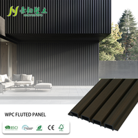 Prix d'usine WPC Panneau mural extérieur Revêtement Rainure surélevée Clôtures de maison en bois composite en plastique et panneau cannelé pour villas