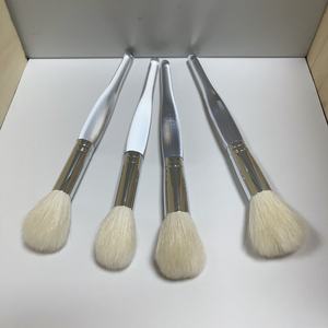 <span class=keywords><strong>Pinceau</strong></span> <span class=keywords><strong>de</strong></span> maquillage en poils <span class=keywords><strong>de</strong></span> chèvre blancs avec manche transparent pour le blush, la poudre, la <span class=keywords><strong>mousse</strong></span> nettoyante, le lavage du visage - Product Image 6