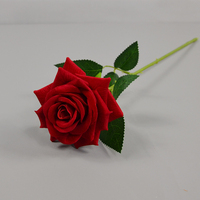 Bestseller Einzelne Samt-Rose Künstliche Blumen Großpackung Hochzeitsarrangement Tischdekoration Dekorative Langstiel-Rote Rose