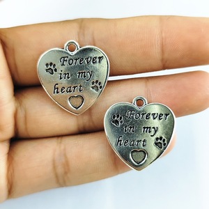 Ciondoli a Cuore 20x21mm con Scritta 'Forever <span class=keywords><strong>in</strong></span> <span class=keywords><strong>My</strong></span> <span class=keywords><strong>Heart</strong></span>' per Gioielli Antichi, Collane e Bracciali <span class=keywords><strong>in</strong></span> Lega - Product Image 1