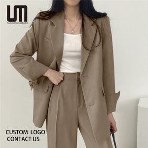 Ensemble Tailleur Femme Chic Décontracté à Boutonnage Simple, Personnalisable avec Votre Logo, pour Bureau et Tenue Élégante - Product Image 1
