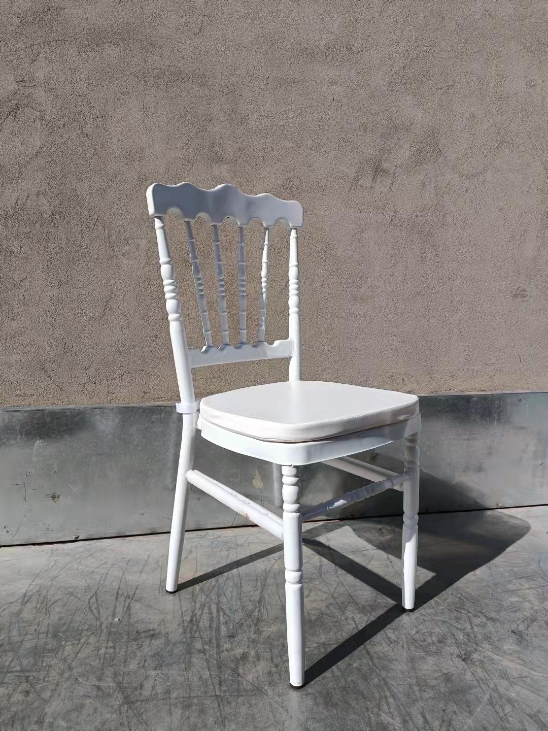 Iron plate white napoleon white cushion