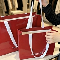 Sacs en papier kraft blancs écologiques et recyclables avec logo personnalisé, poignées en ruban de soie pour l'emballage de vêtements, de lingerie et de cadeaux