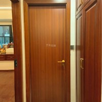 Foshan Fabrikant Directe Verkoop Moderne Afgewerkte Massief Houten Binnendeur met Bakvernis, Maatwerk voor Appartementen en Villa's