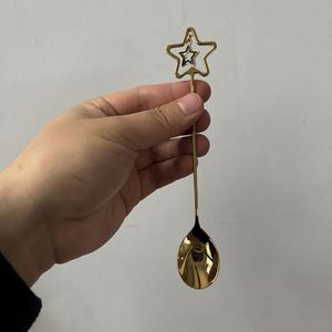 Cuchara de Café y Tenedor para Pastel de Acero Inoxidable Dorado Premium con Diseño de Estrella y Corazón - Product Image 2