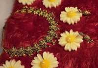 Parure de bijoux de mariage de luxe vintage traditionnelle plaquée or 24 carats en alliage avec collier ras-du-cou et boucles d'oreilles à fermeture Dori réglable