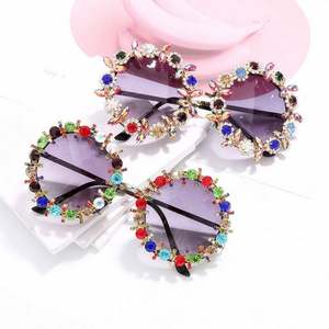 Gafas de Sol Redondas de Metal Pequeñas para Mujer con Logotipo Personalizado, Gafas de Sol de Lujo con Protección UV400 y Pedrería, Gran Venta - Product Image 3