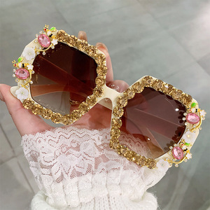 Jamie 2060B <b>Large</b> <b>Frame</b> Sunglasses Black Rhinestone Decorated Women UV400 Protection European American Street Style - Product Image 3