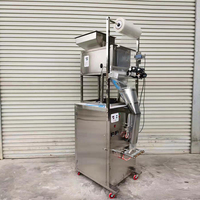 Machine d'emballage verticale pour granulés avec convoyeur de levage automatique des matériaux