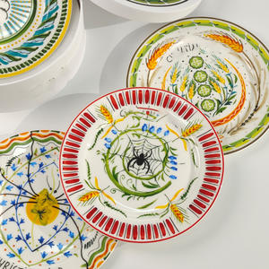Ensemble de 4 assiettes à dîner en porcelaine fine européenne série D, écologiques, best-seller, avec incrustations dorées - Product Image 5