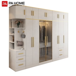 Armario de Dormitorio Italiano Hecho a Medida para Toda la Casa, Armario de Metal Dorado y Blanco, Guardarropa de Madera - Product Image 1