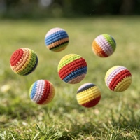 Sac en crochet tricoté à la main avec balles sensorielles en peluche, idéal pour les activités décontractées et les rassemblements