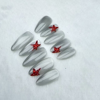 Uñas a presión al por mayor; forma de uña de almendra pintada a mano estilo estrella roja; alta calidad reutilizable.