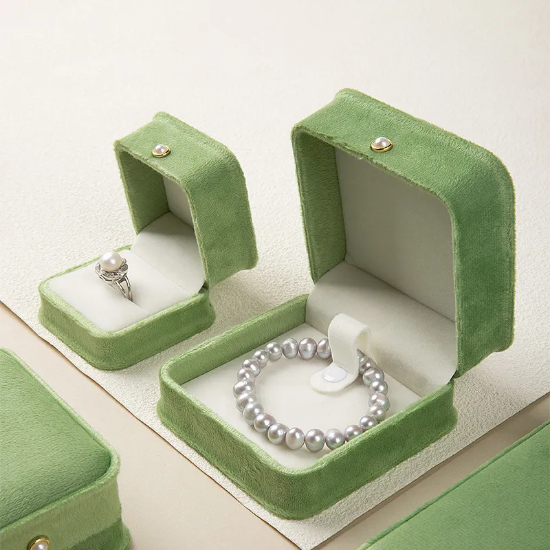 Vente en gros de bijoux neufs personnalisés haut de gamme boucles d'oreilles avec logo personnalisé collier en velours de luxe boîtes à bijoux
