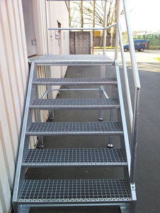 บันไดบันไดกันลื่นทำจากสังกะสีดีไซน์ทันสมัยติดตั้งง่าย - Product Image 5