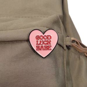 เข็มกลัดหัวใจการ์ตูนสีชมพูกับ "โชคดี BAE"-ป้ายเคลือบโลหะน่ารักสำหรับเครื่องประดับแฟชั่น - Product Image 3