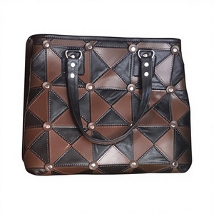 Pochette pour femme en cuir véritable BS International, imprimé animal, motif géométrique, broderie diamant, fermeture éclair avec bracelet - Product Image 1