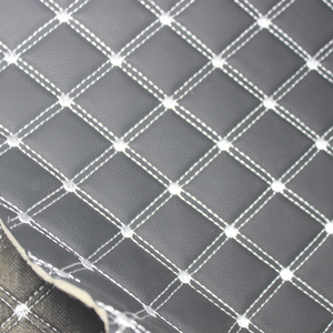 Pelle Sintetica Scamosciata Trapuntata Nera con Cuciture Rosse per Rivestimenti Auto, Sedili, Pannelli Porta e Interni - Product Image 3