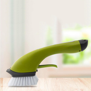 Bouteilles de pulvérisation en plastique vert avec brosse de nettoyage gommage de fenêtre de <span class=keywords><strong>voiture</strong></span> pour le nettoyage intérieur du véhicule - Product Image 3