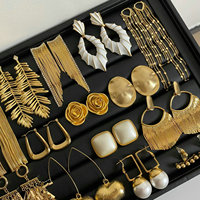 Boucles d'Oreilles Pendantes Grand Modèle Rétro Chic à Pompons et Pierres, en Alliage Tendance, de Luxe Vintage pour Femme