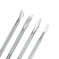Poussoir à cuticules double face en acier inoxydable Outil de beauté pour le nettoyage des ongles