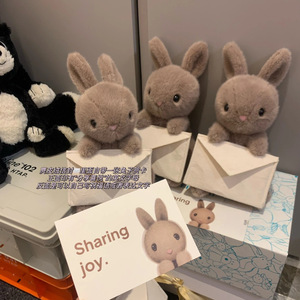 Jellycats British JE Mignon lapin facteur en peluche, enveloppe et lettre d’amour, Bugs Bunny, jouet en peluche, coton PP, Saint-Valentin - Product Image 2