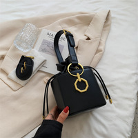 Nouveau 2024 Sac Seau Rétro Tendance pour Femme, Sac Bandoulière Polyvalent à une Épaule, Petit Sac Carré à Main