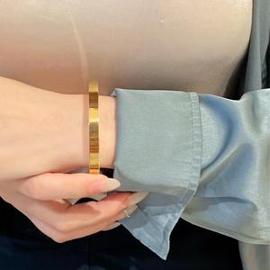 2026 Fashion Jewelry 18K Gold Plated Stainless Steel Simple Plain Love <b>Bangles</b> Wholesale Couple Bracelet for Women <b>Men</b> - Product Image 2