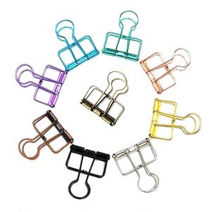 Pinces à vêtements multifonctionnelles modernes en fil d'acier coloré, durables, type crochet, pour suspendre vêtements, sacs en papier, sacs alimentaires, cuisine, bureau - Product Image 1
